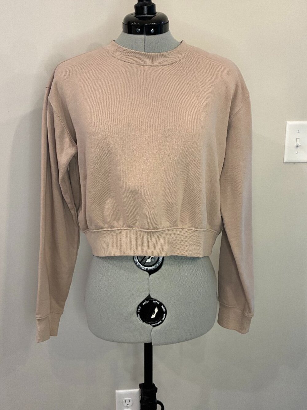 H&M Beige Tan Cropped Crewneck Sweatshirt Long Sleeve Small
